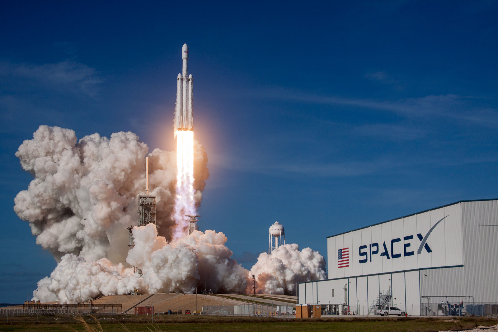 SpaceX, 재사용 7주년 기념으로 부스터인 Eutelsat 36D 발사